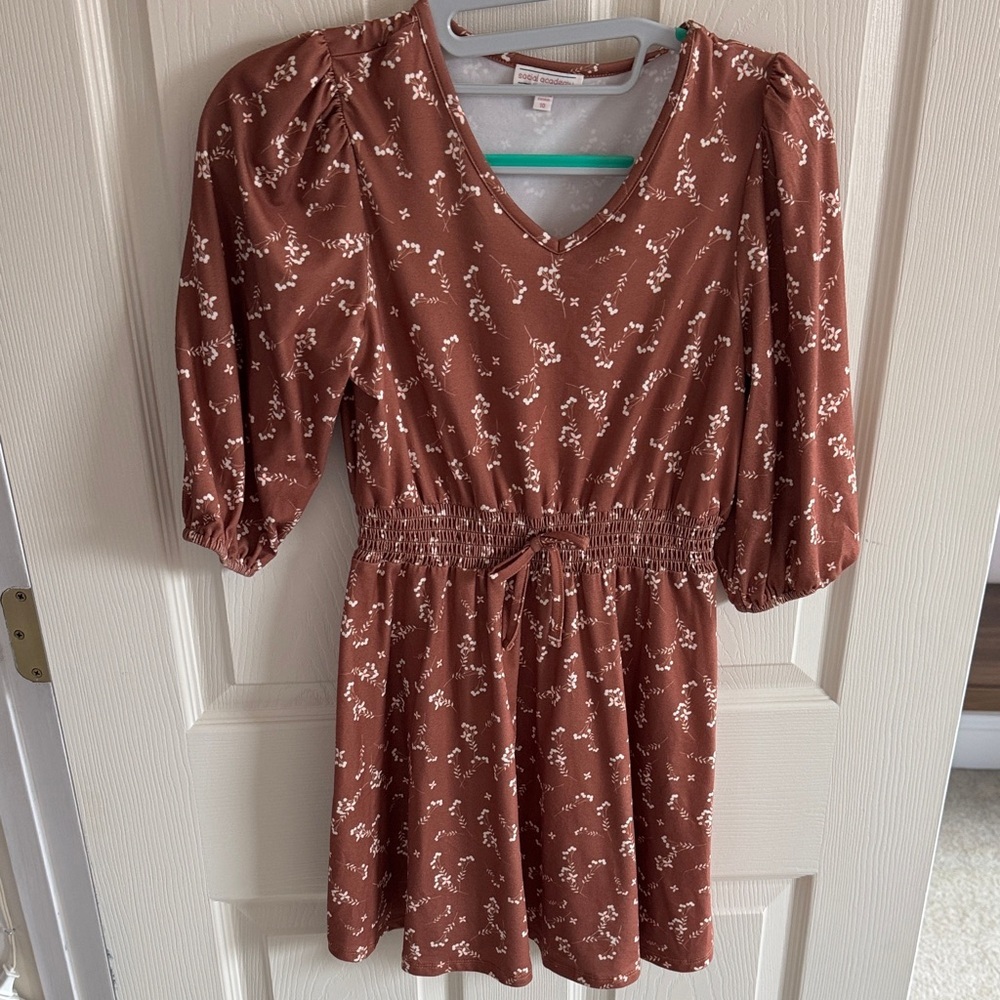 Charming Brown Kids Dress with Floral Design - Picture 3 of 6
